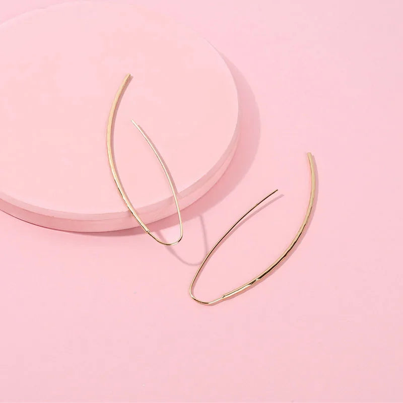 Minimalist U-Shape Hoop Earrings for Women
Dainty Gold & Silver Tones | Thin Copper Wire Design | Elegant Everyday Jewelry.