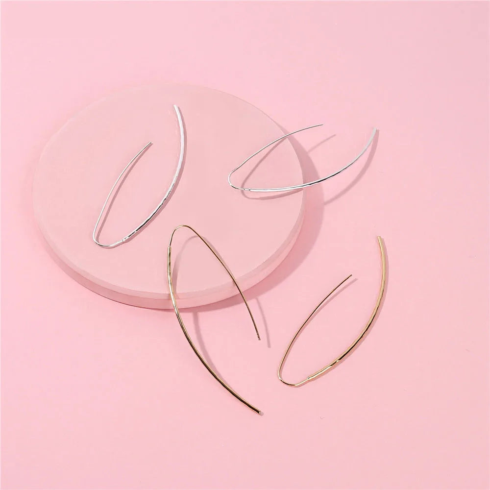 Minimalist U-Shape Hoop Earrings for Women
Dainty Gold & Silver Tones | Thin Copper Wire Design | Elegant Everyday Jewelry.