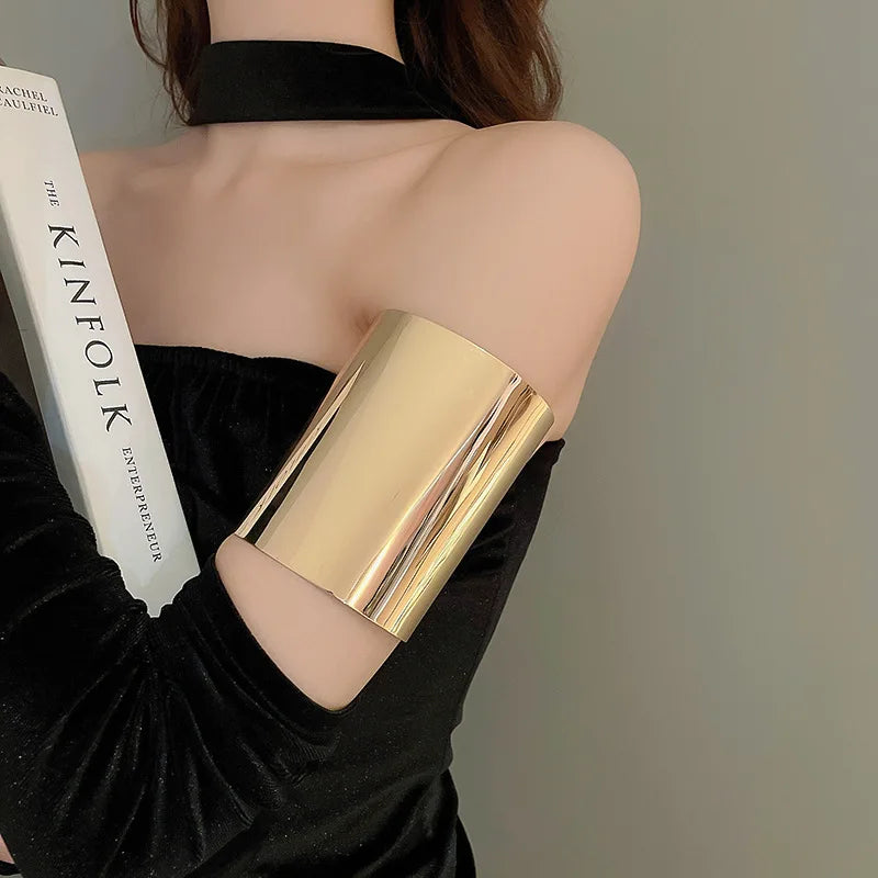 Minimalist Geometric Bangle Bracelet for Women
Elegant European & American Design | High-End Fashion Jewelry | Modern, Atmospheric Style | Perfect Gift for Her.