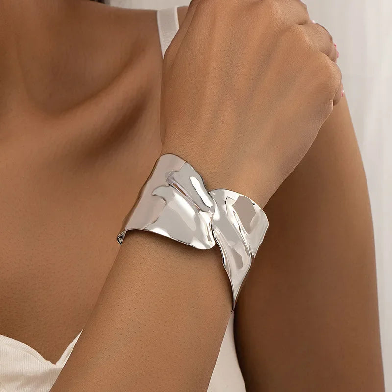 Minimalist Gold Geometric Cuff Bracelet – Elegant Adjustable Wide Metal Bangle.