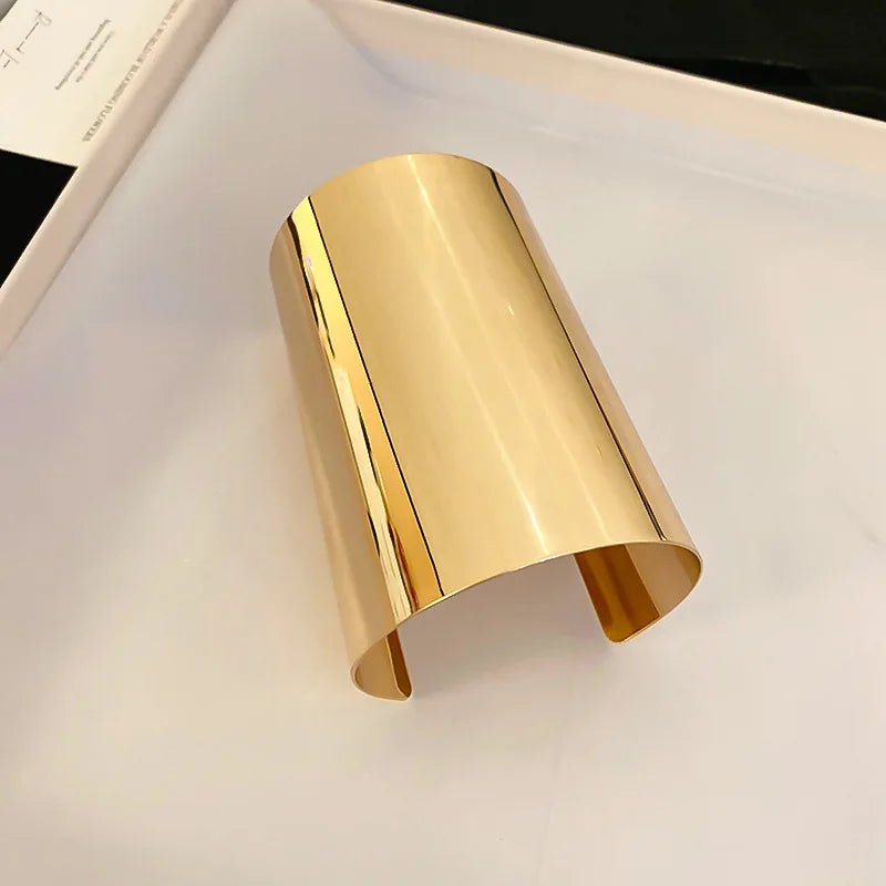 Minimalist Geometric Bangle Bracelet for Women
Elegant European & American Design | High-End Fashion Jewelry | Modern, Atmospheric Style | Perfect Gift for Her.